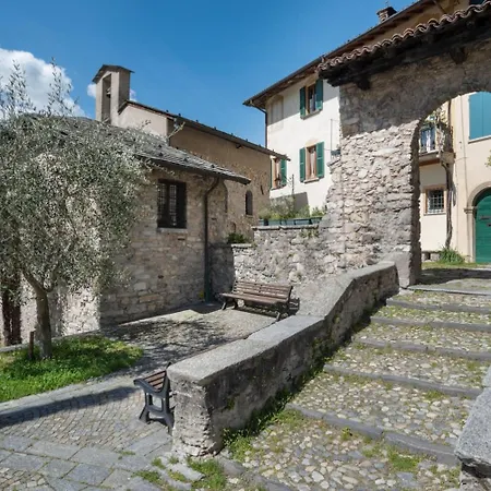 Casa Riva Bianca